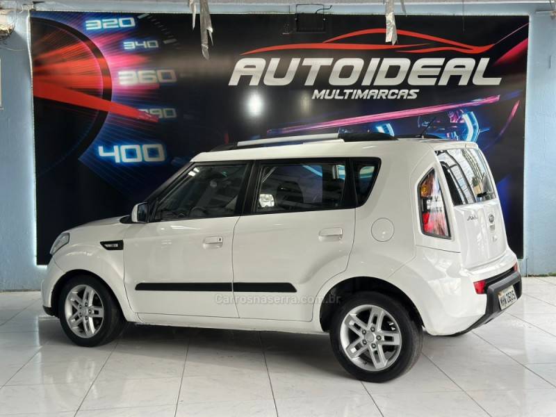 KIA MOTORS - SOUL - 2010/2010 - Branca - R$ 39.900,00