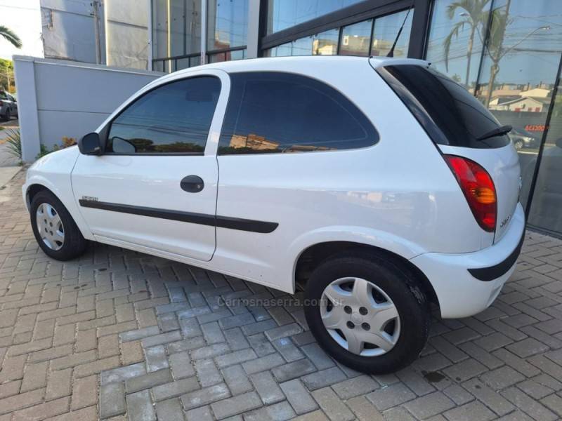 CHEVROLET - CELTA - 2005/2005 - Branca - R$ 16.900,00