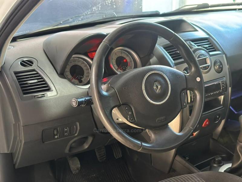 RENAULT - MÉGANE - 2013/2013 - Branca - R$ 34.900,00