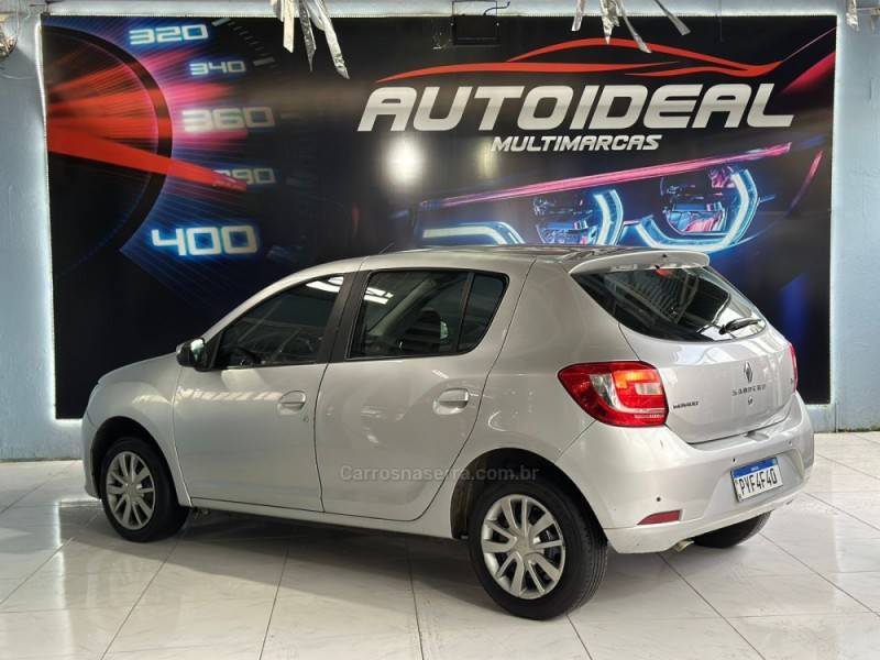 RENAULT - SANDERO - 2017/2017 - Prata - R$ 44.900,00