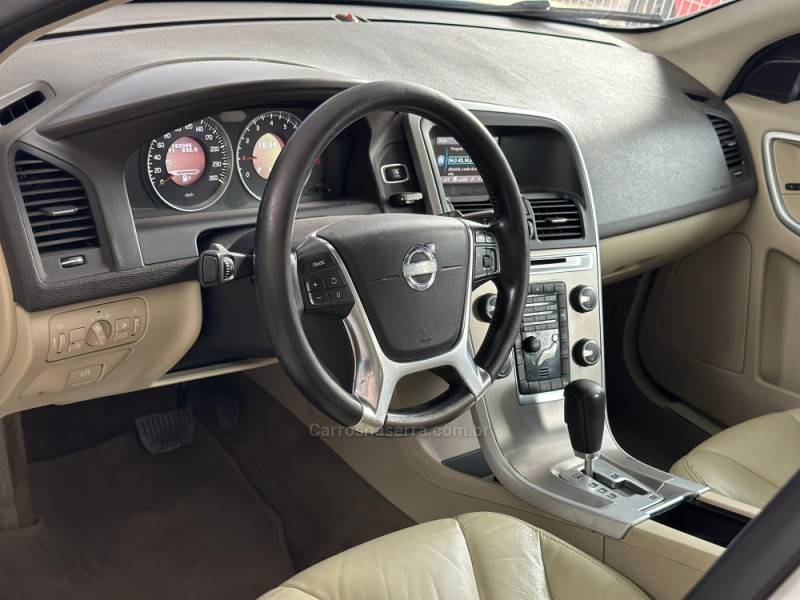 VOLVO - XC60 - 2011/2011 - Branca - R$ 59.900,00