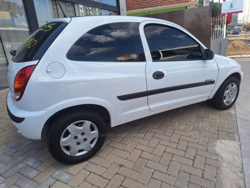 CHEVROLET - CELTA - 2005/2005 - Branca - R$ 16.900,00